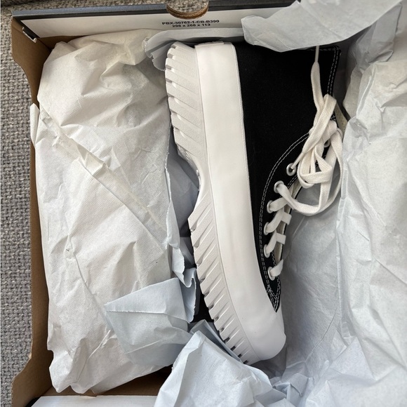 Brand New Converse Chuck Taylor Lugged 2.0 with tag on and box - Picture 5 of 11